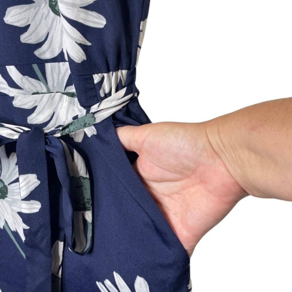 ISANI | Short Sleeve Blue and White Daisy Jumpsuit | Size L - Picture 4 of 12